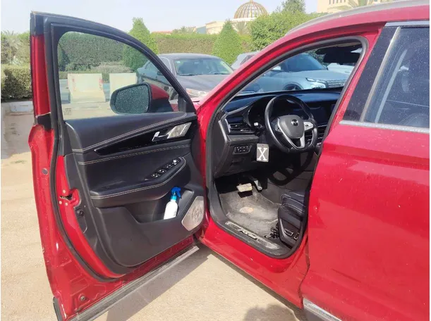 Car image 11
