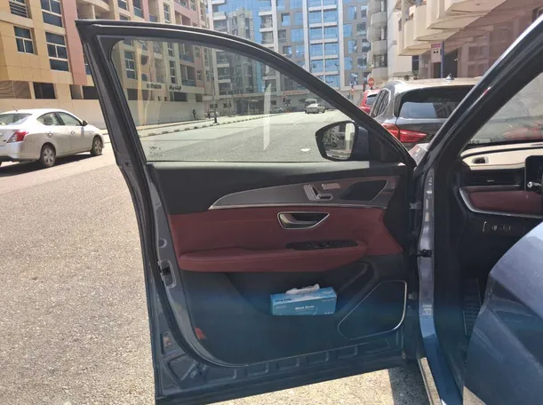 Car image 10