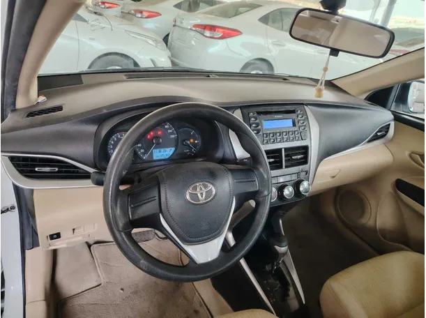 Car image 14