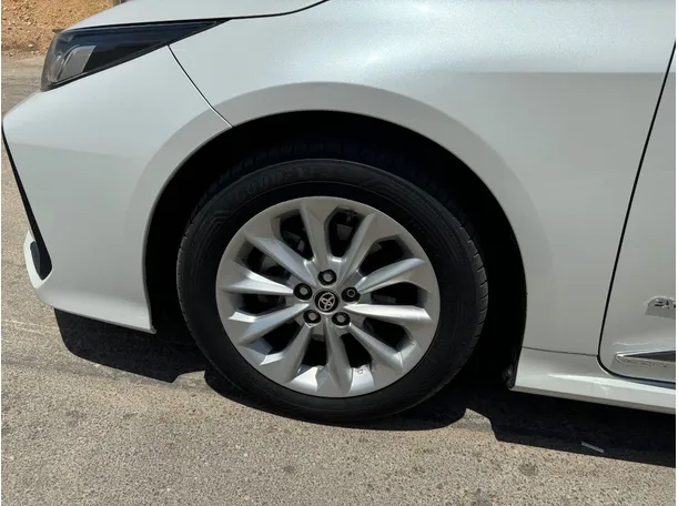 Car image 9