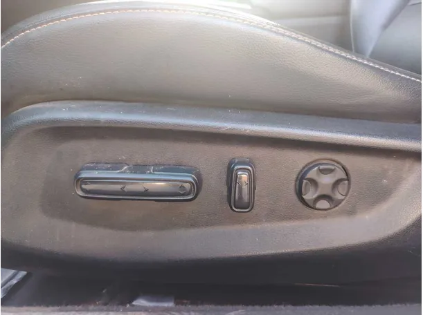 Car image 27