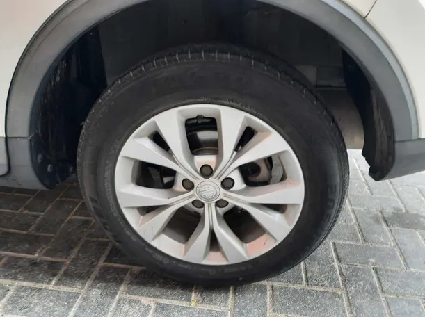 Car image 10