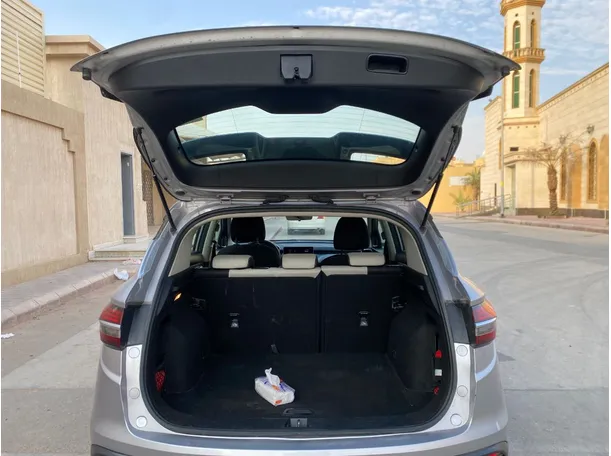 Car image 19
