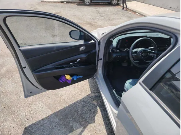 Car image 11