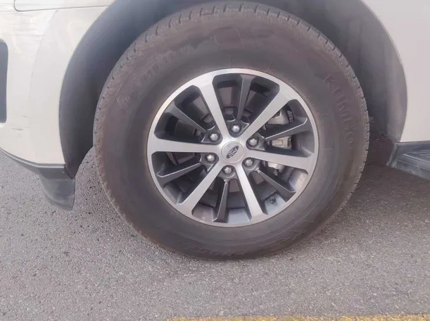 Car image 10