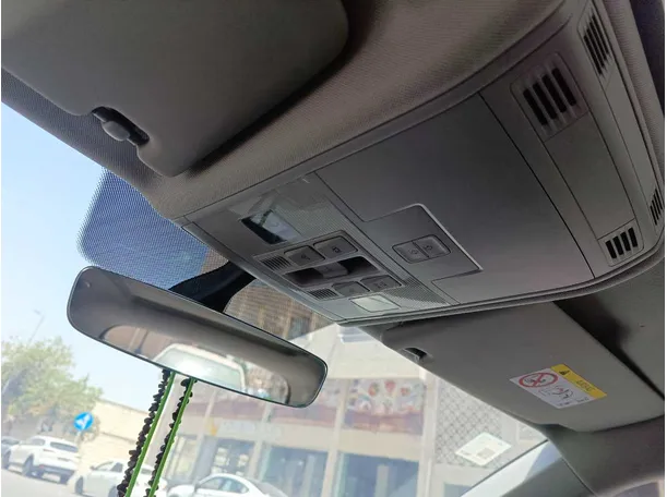 Car image 29