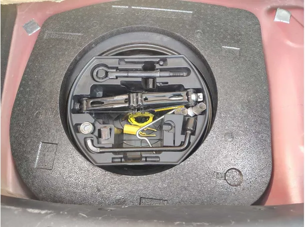 Car image 27