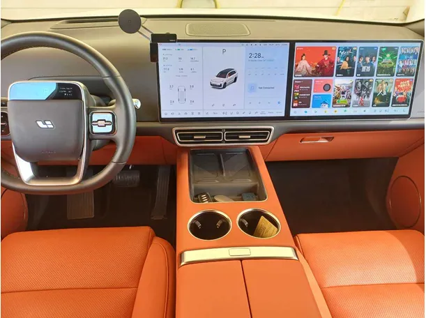 Car image 17