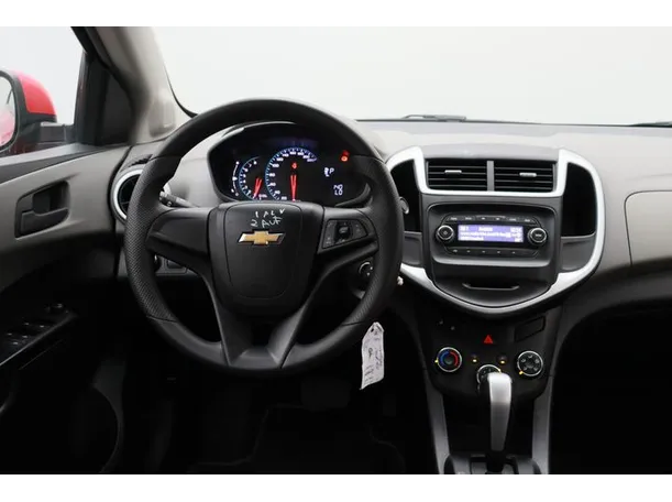 Car image 15