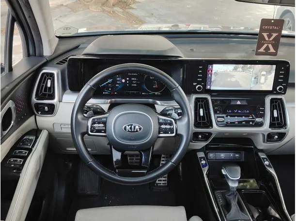 Car image 26