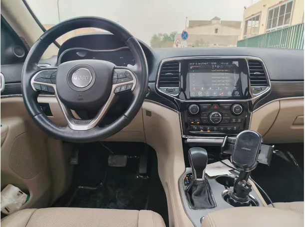 Car image 19