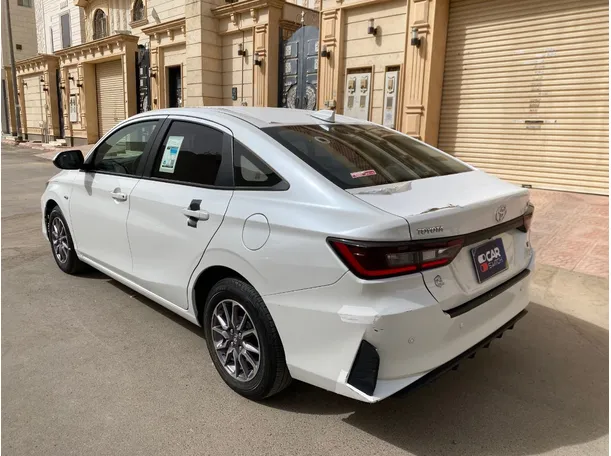 Car image 7