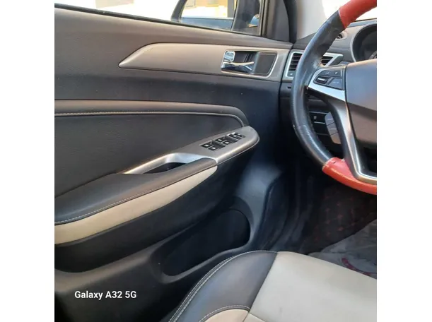 Car image 27