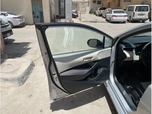 Car image 10