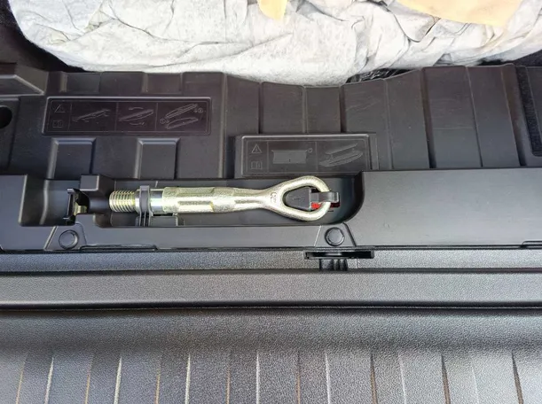 Car image 36