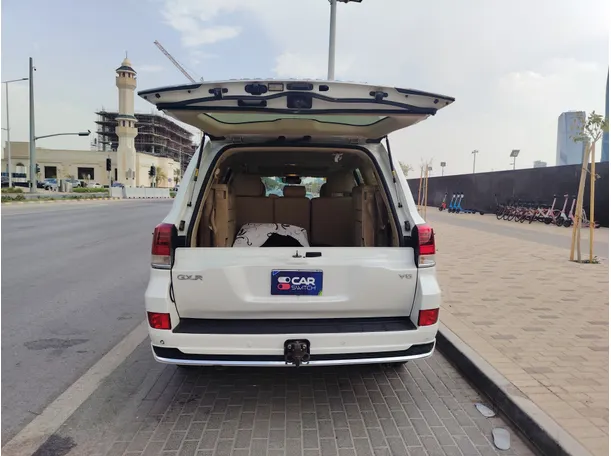 Car image 25