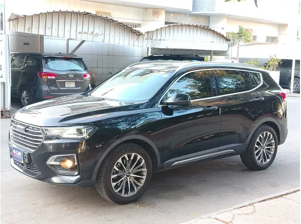 Car image 9
