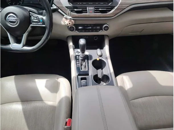 Car image 23