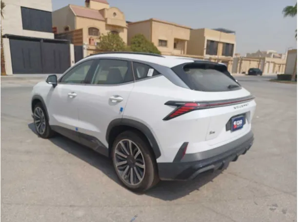 Car image 7