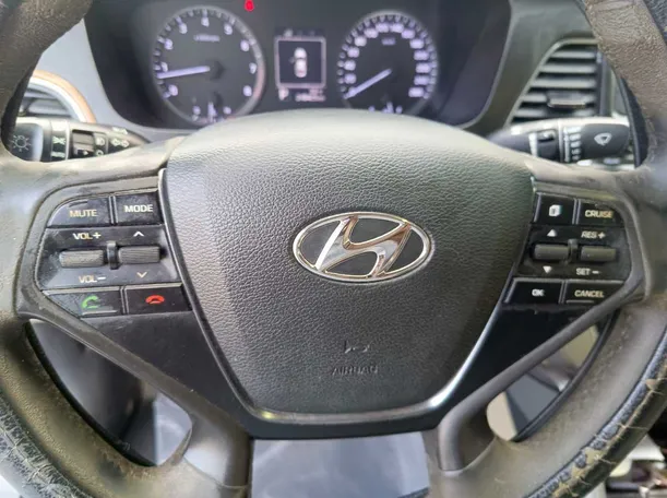 Car image 24