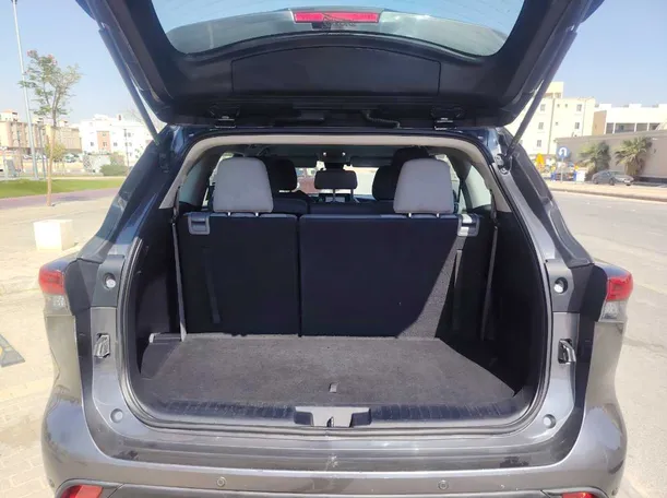 Car image 27