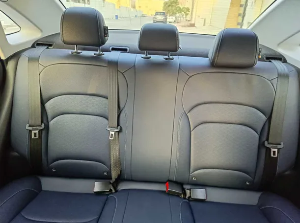Car image 17