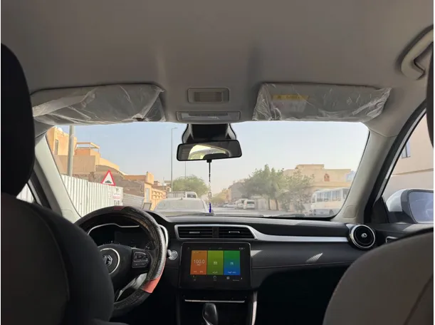 Car image 14