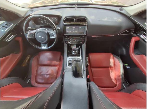 Car image 14