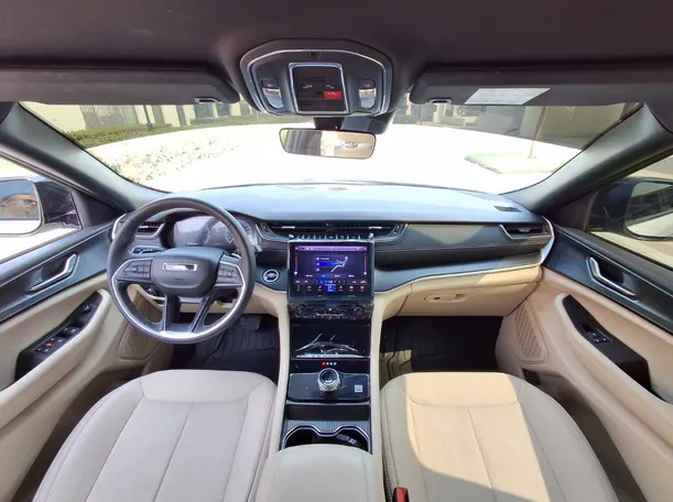 Car image 14