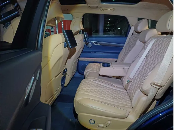 Car image 13