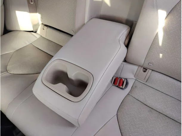 Car image 27