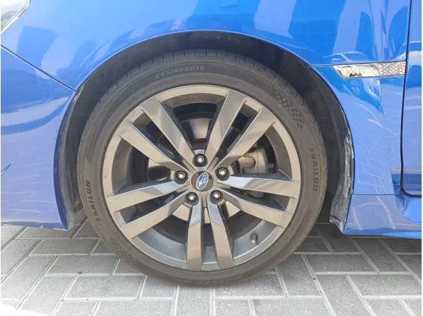 Car image 9