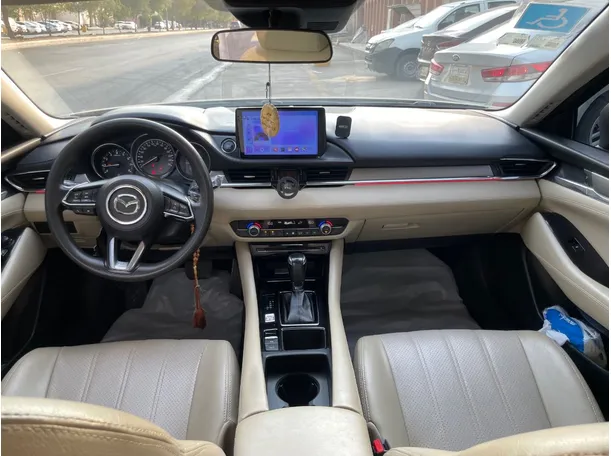 Car image 17