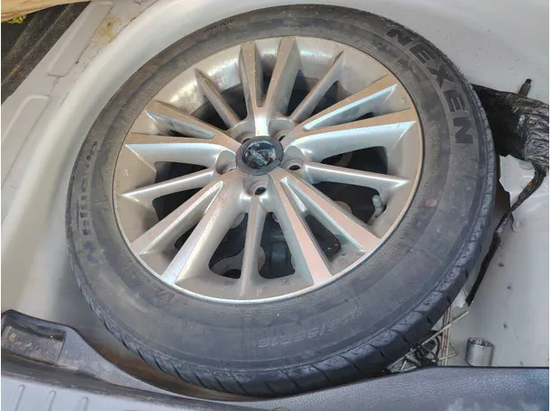 Car image 28