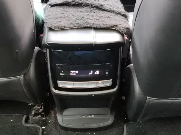 Car image 27