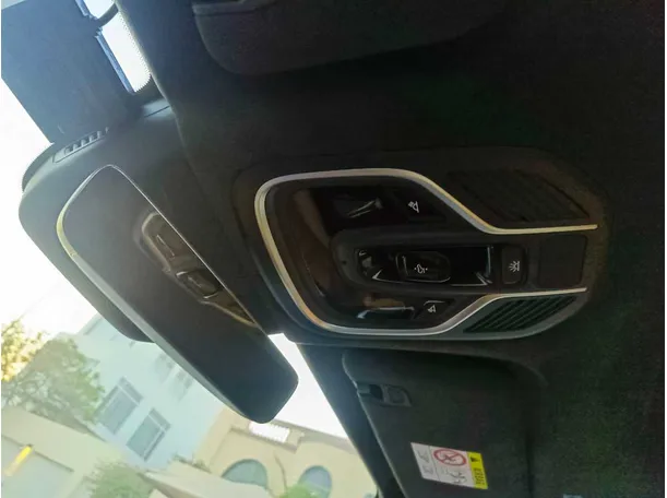 Car image 37