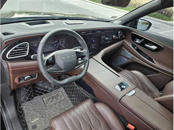 Car image 11