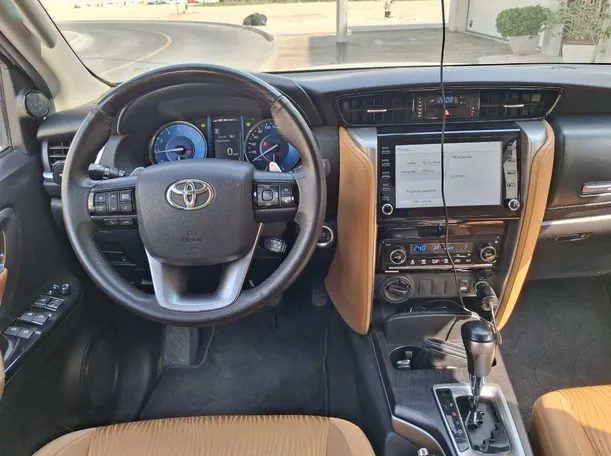 Car image 16
