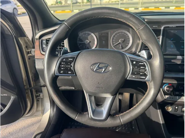 Car image 17