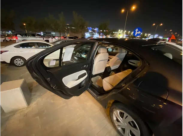 Car image 9