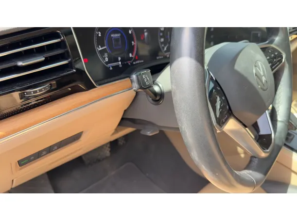 Car image 25