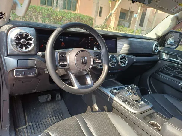 Car image 11