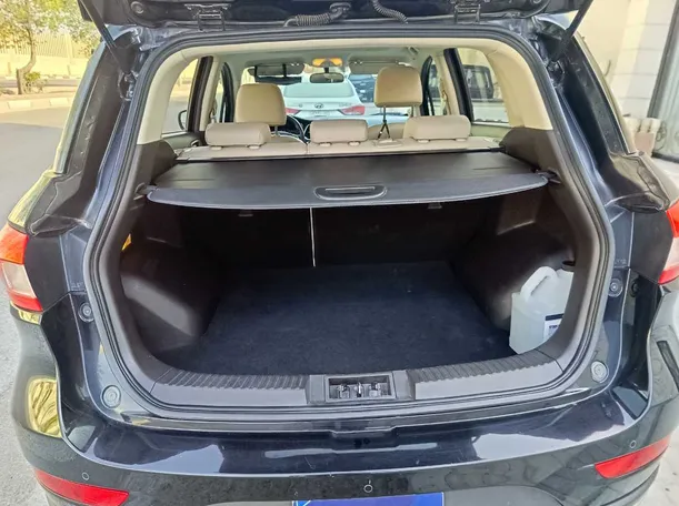 Car image 23