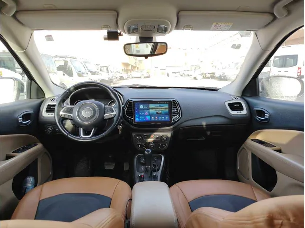 Car image 17