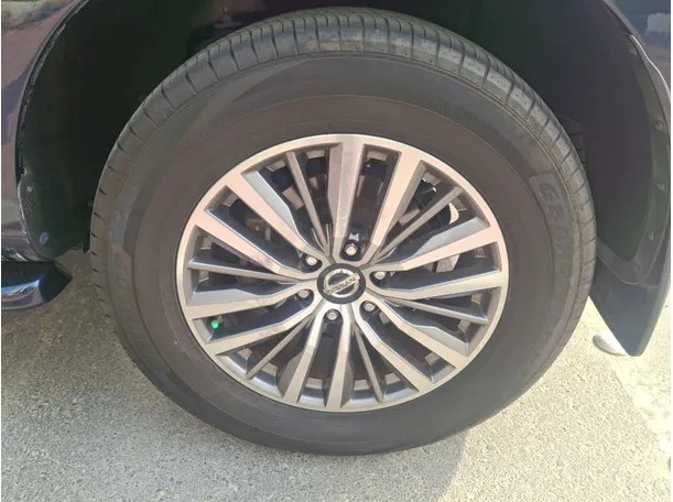 Car image 7