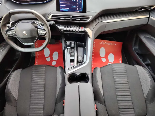 Car image 18
