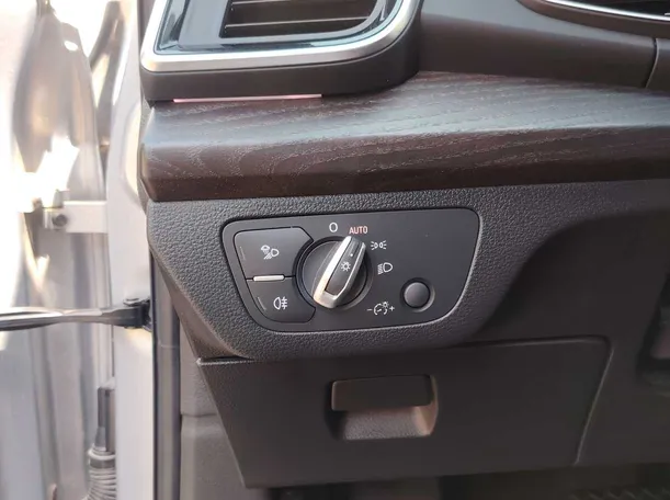 Car image 24