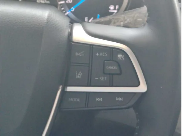 Car image 27