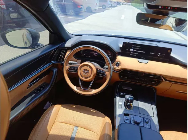 Car image 27