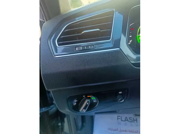 Car image 37